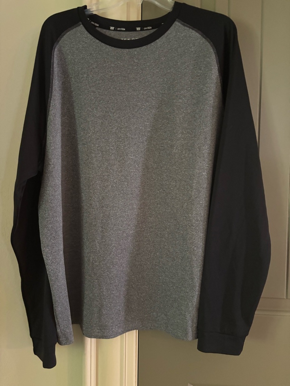 Men’s XXL tek gear dry tek long sleeve shirt